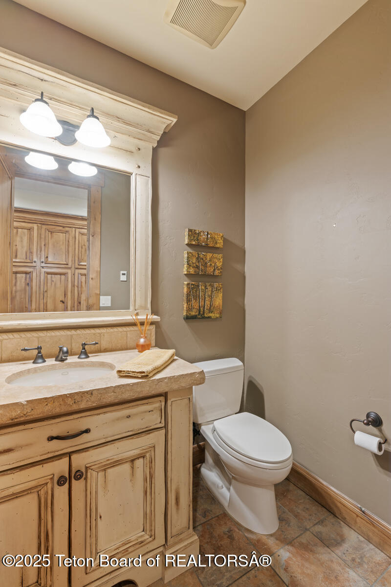 24 Winger Circle Victor, ID 83455 - Photo 14 of 23 14 Powder Room