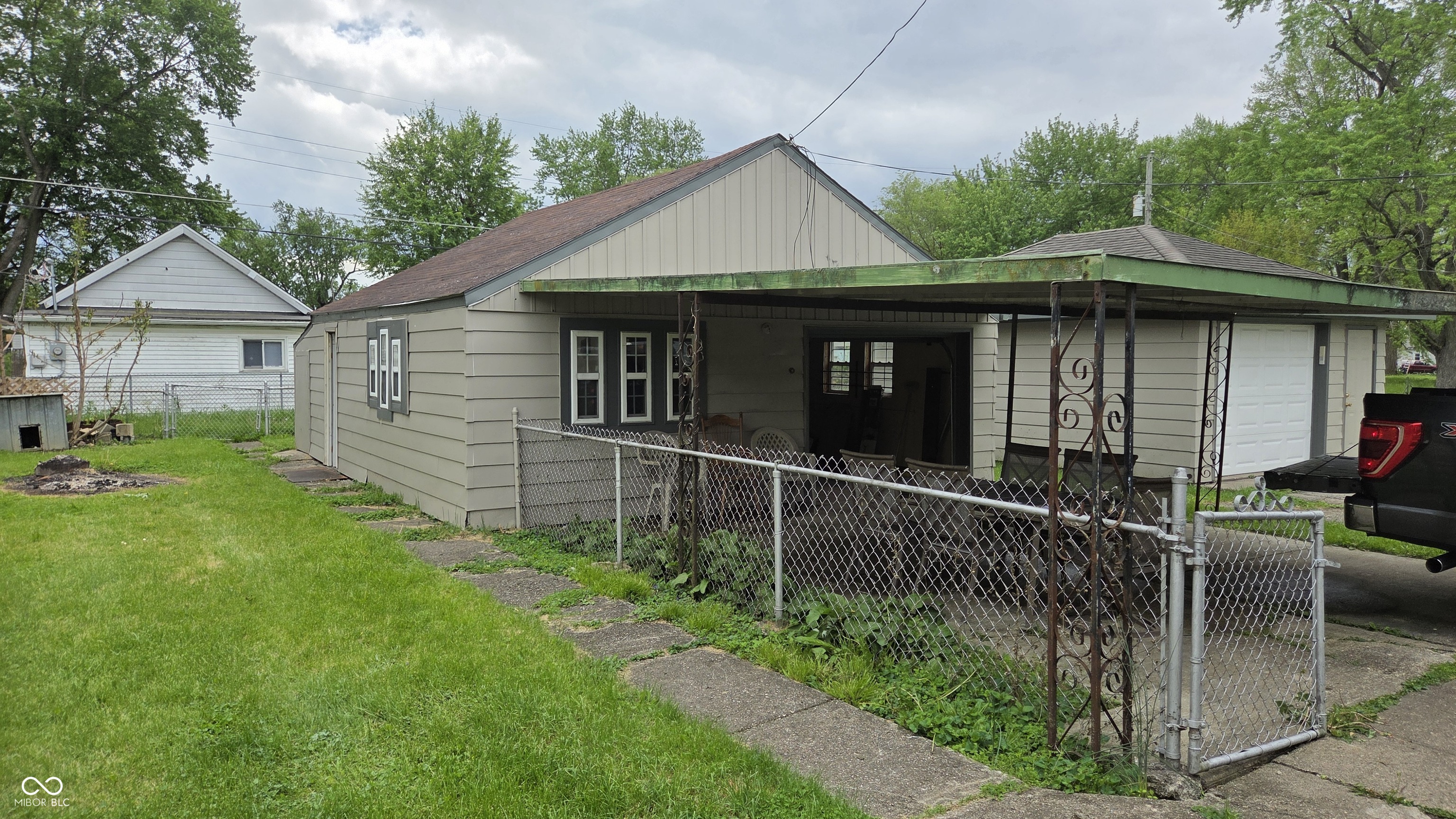 2239 West 28th Street Anderson, IN 46016 - Photo 3 of 16