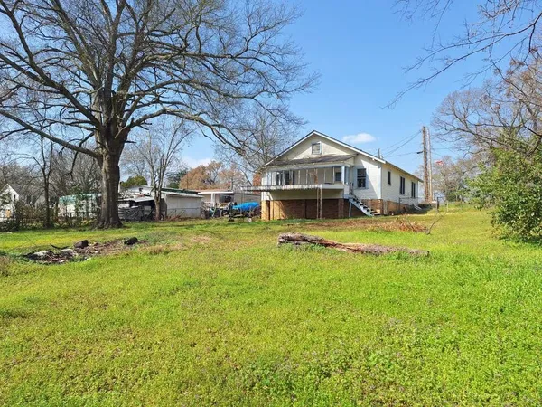 a view of a house with a big yard