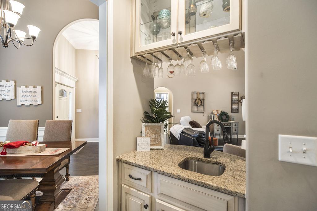 312 Bridgehampton Way Perry, GA 31069 - Photo 17 of 34 a living room with furniture and a mirror
