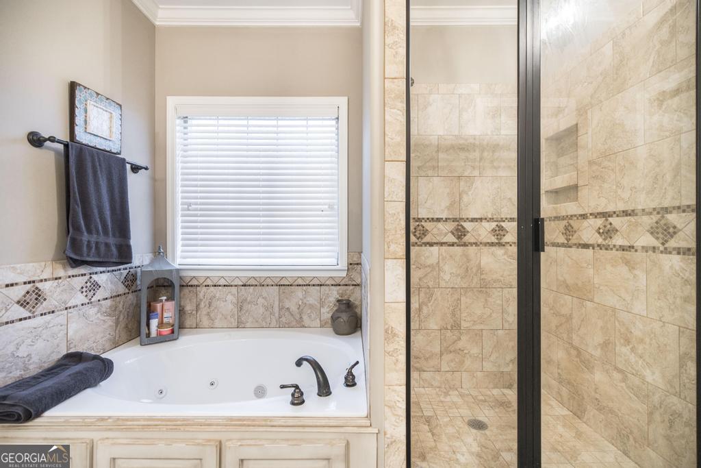 312 Bridgehampton Way Perry, GA 31069 - Photo 21 of 34 a bathroom with a bathtub and a shower