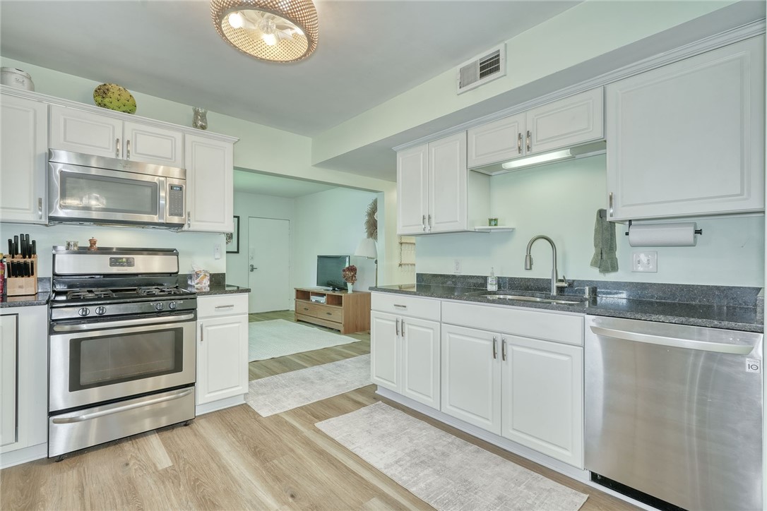 125 Penhurst Road Brighton, NY 14610 - Photo 10 of 46