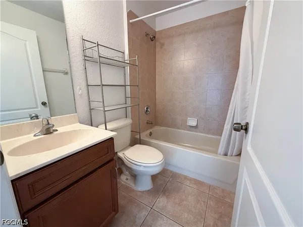 $3,250 | 2110 Southwest 38th Terrace, Cape Coral, FL 33914