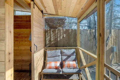 a view of entryway with shower