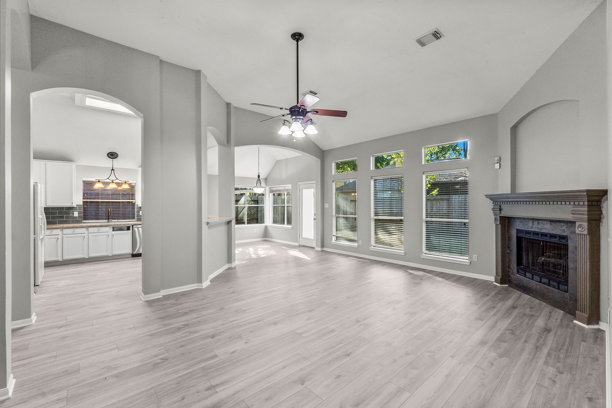155 North Wimberly Way Conroe, TX 77385 - Photo 18 of 43