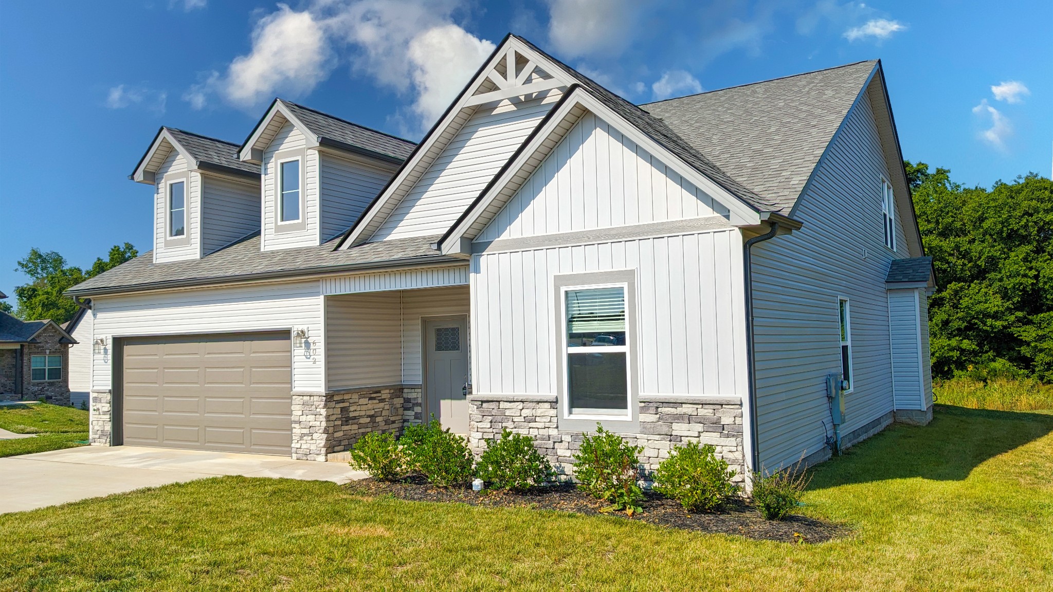 602 Alvin Road Clarksville, TN 37042 - Photo 2 of 39 a view of house with yard