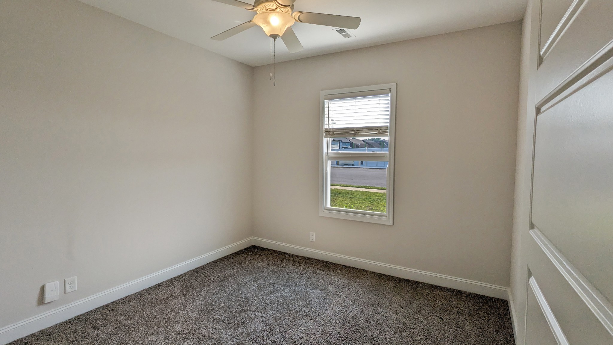602 Alvin Road Clarksville, TN 37042 - Photo 27 of 39 an empty room with a window