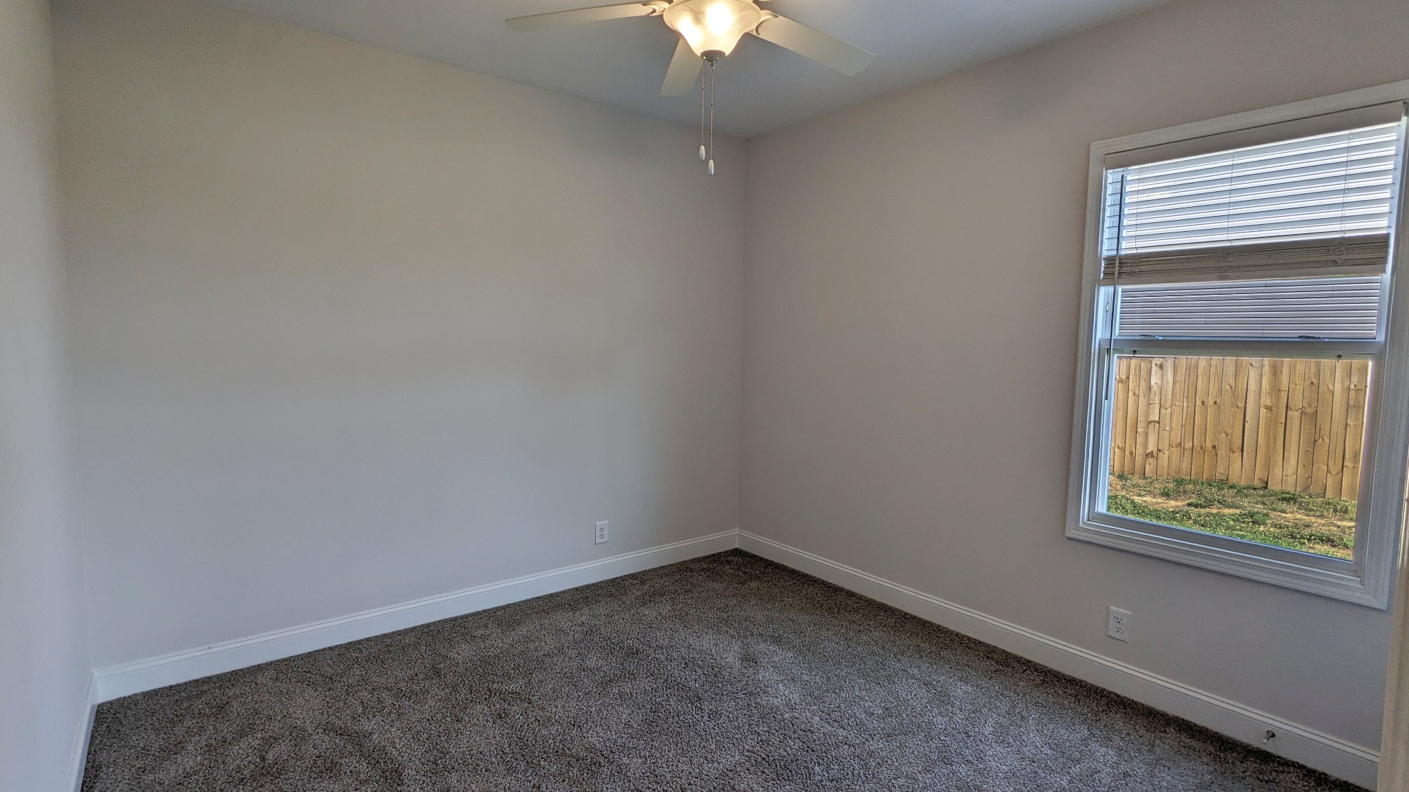 602 Alvin Road Clarksville, TN 37042 - Photo 29 of 39 an empty room with a window