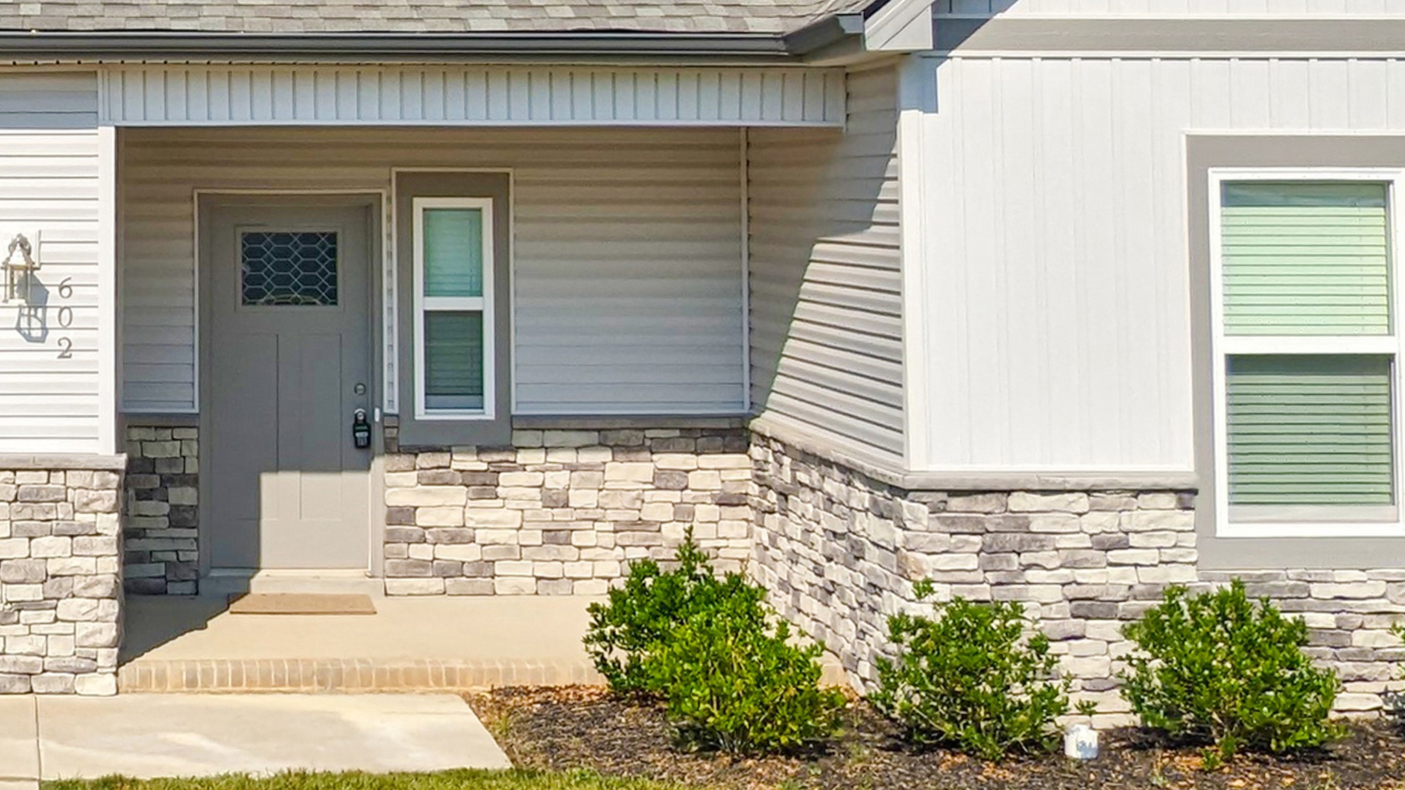 602 Alvin Road Clarksville, TN 37042 - Photo 5 of 39 a front view of a house