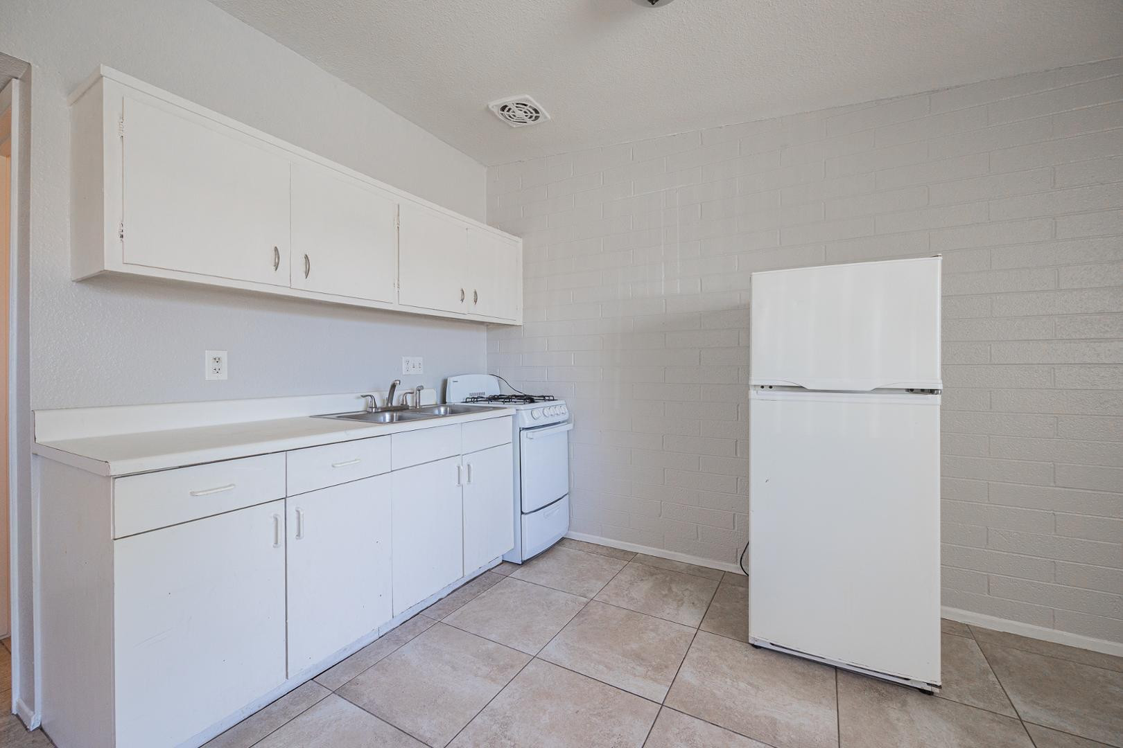 1017 South Mariana Street, Unit 3 Tempe, AZ 85281 - Photo 7 of 9 a utility room with cabinets washer and dryer