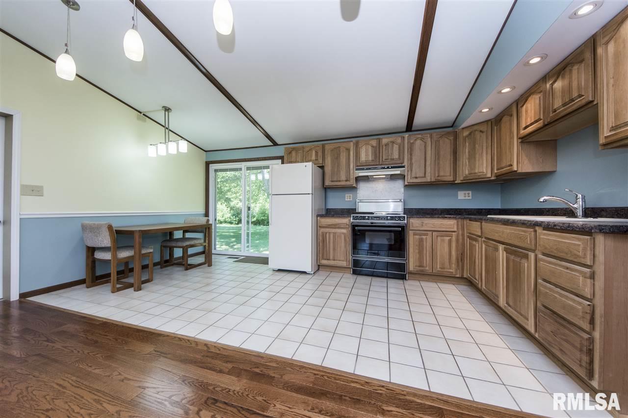 27316 Allentown Road Tremont, IL 61568 - Photo 7 of 36