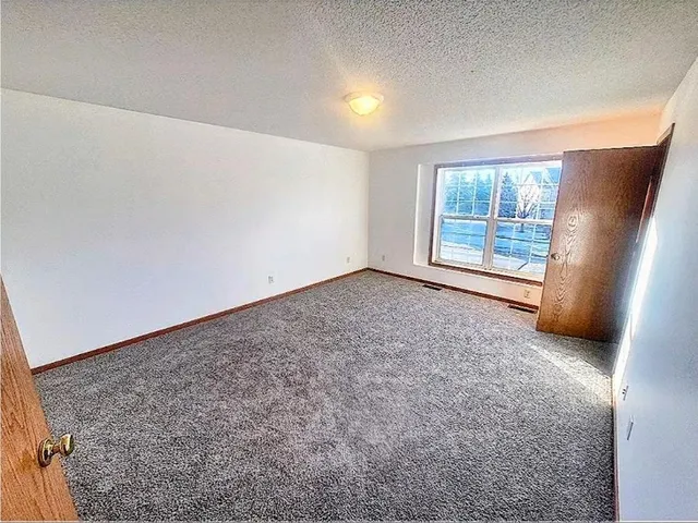 $2,450 | 6406 157th Street West, Apple Valley, MN 55124