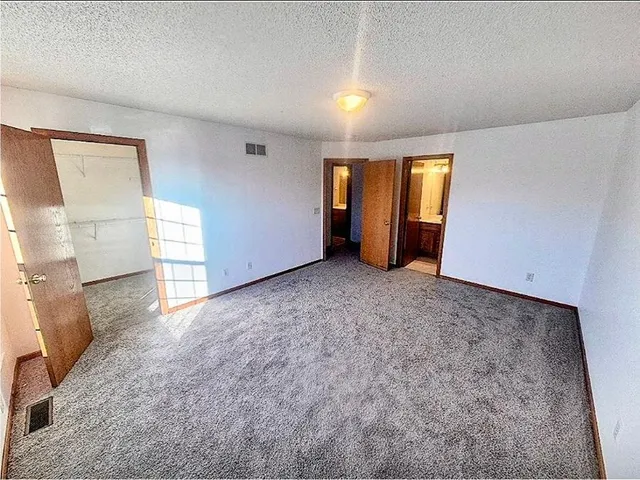 $2,450 | 6406 157th Street West, Apple Valley, MN 55124