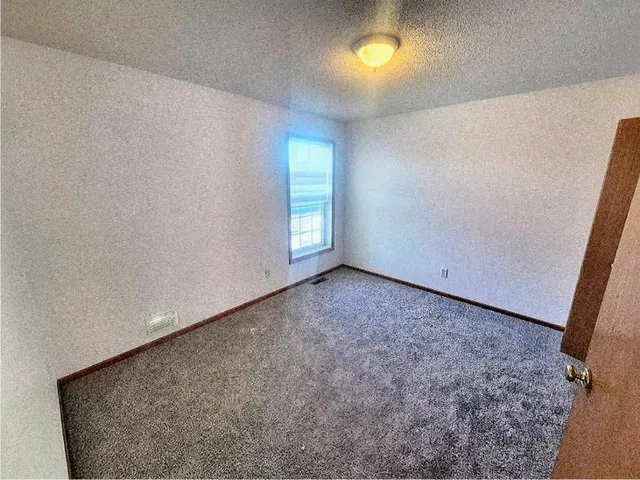 $2,450 | 6406 157th Street West, Apple Valley, MN 55124