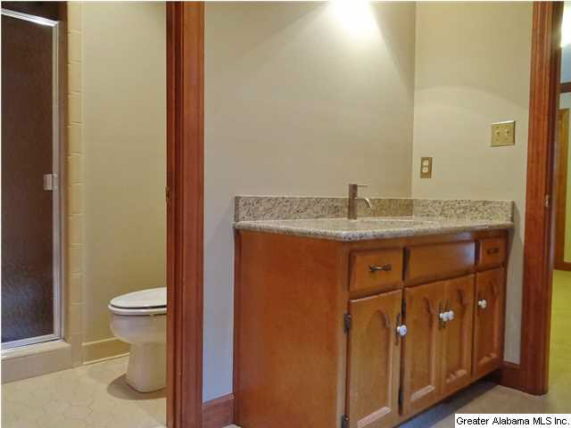 1079 Crest Road Leeds, AL 35094 - Photo 19 of 32