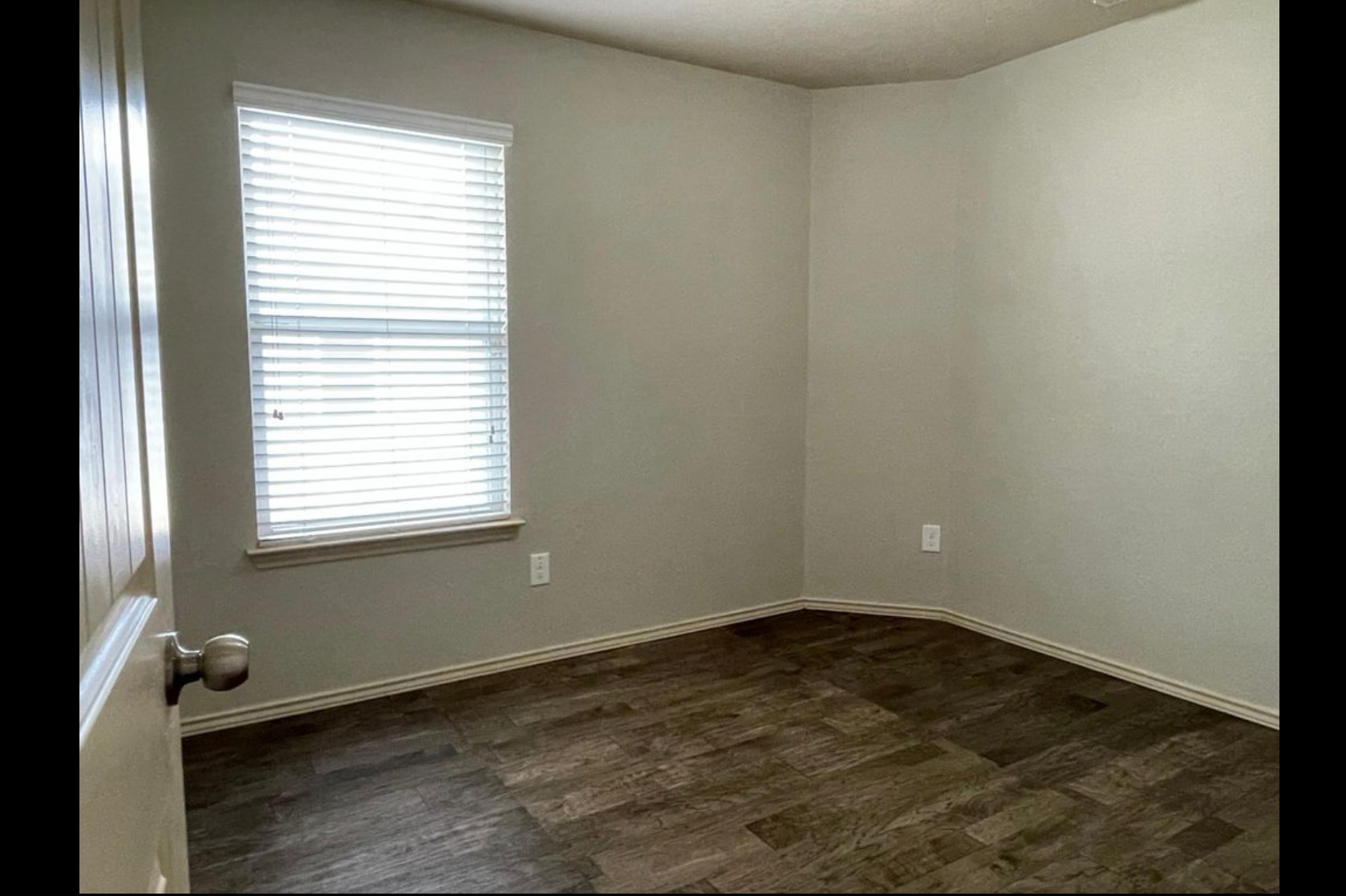 190 Tallow Trail San Marcos, TX 78666 - Photo 15 of 18 an empty room with a window
