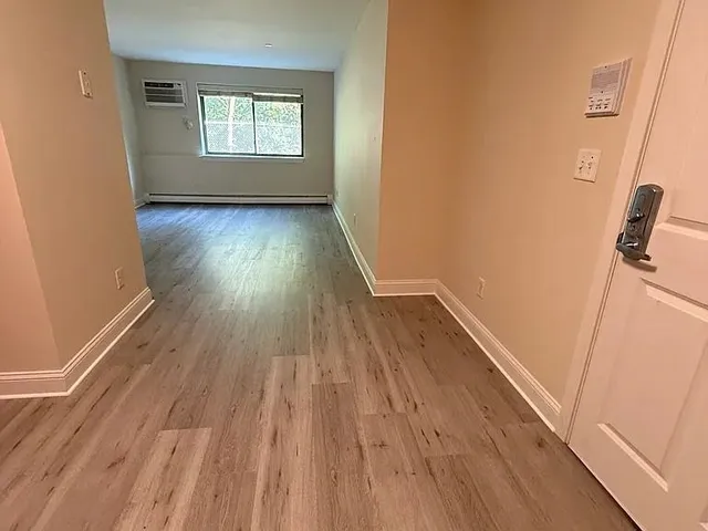 $1,995 | 65 Log Street, Manchester, NH 03102