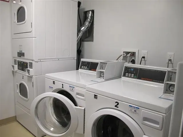 $1,995 | 65 Log Street, Manchester, NH 03102