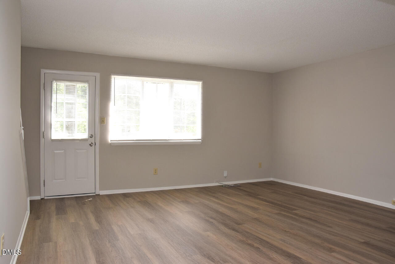 7712 Kingsberry Court Raleigh, NC 27615 - Photo 2 of 25 Living Room