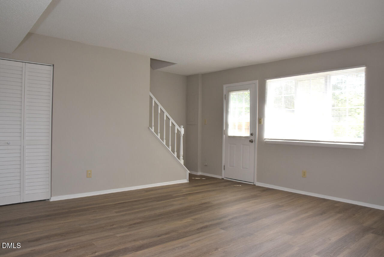 7712 Kingsberry Court Raleigh, NC 27615 - Photo 3 of 25 Living Room