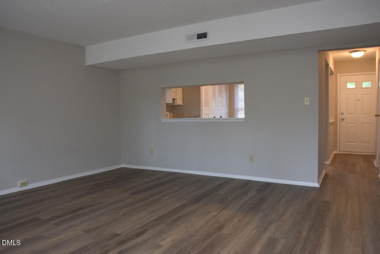 7712 Kingsberry Court Raleigh, NC 27615 - Photo 4 of 25 Living Room