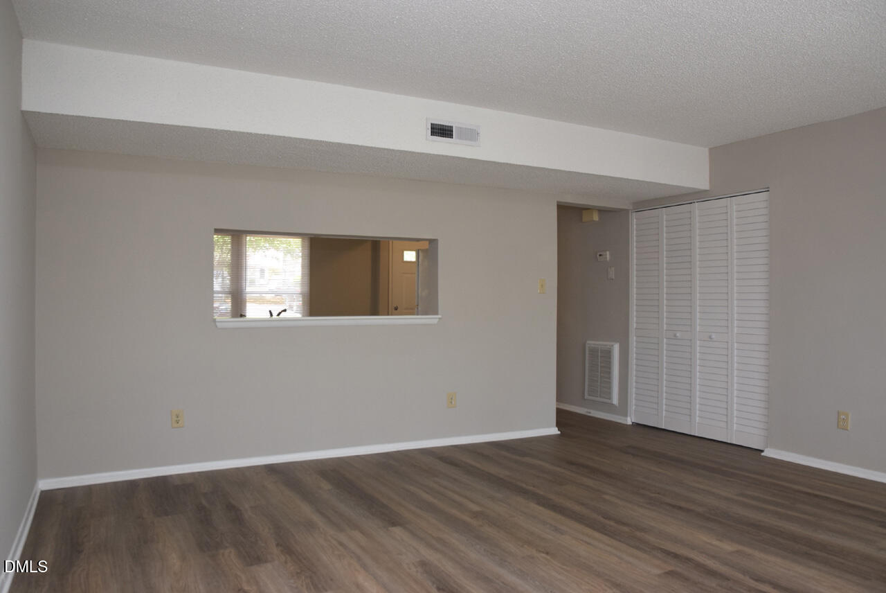 7712 Kingsberry Court Raleigh, NC 27615 - Photo 5 of 25 Living Room