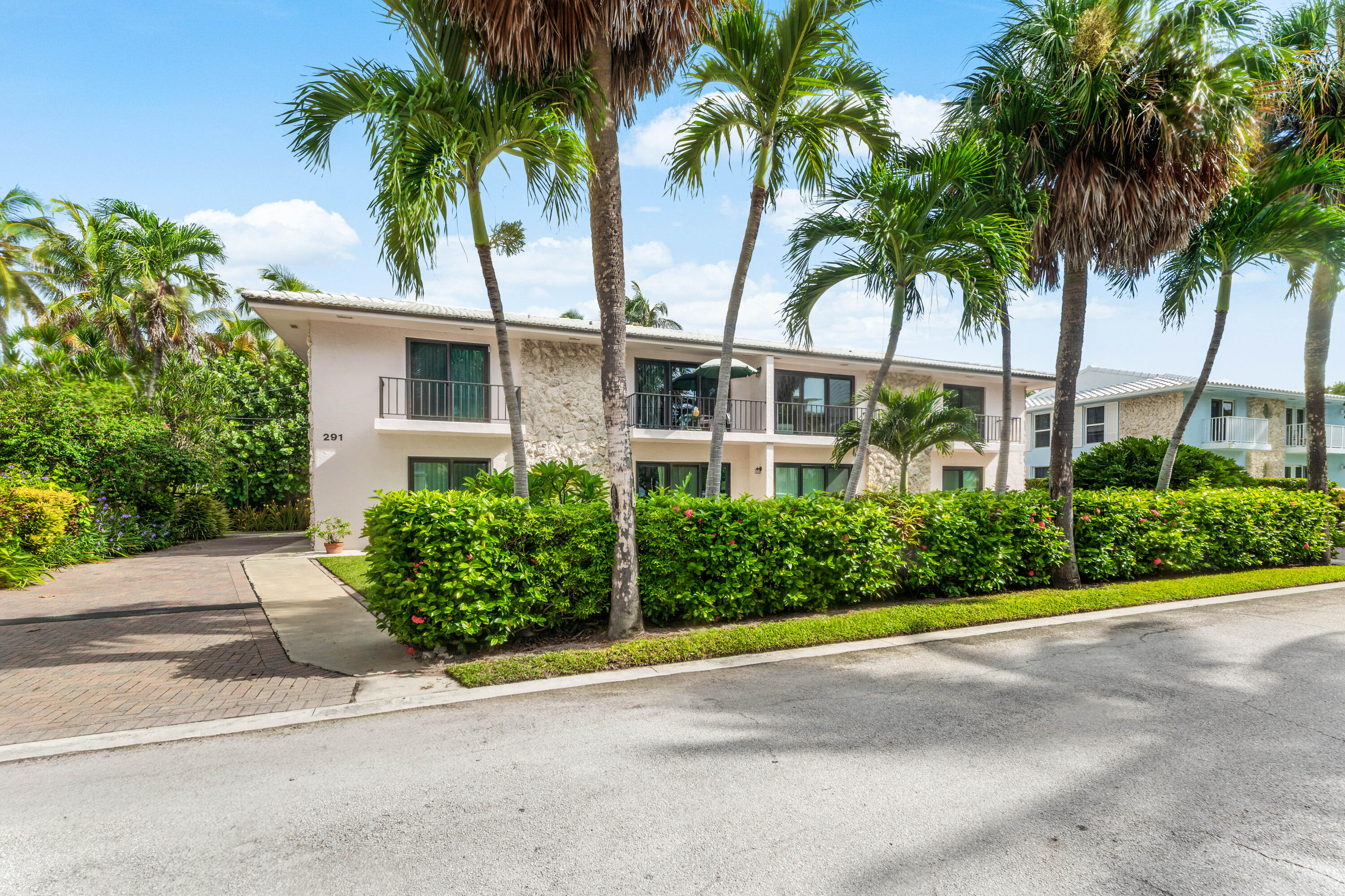 291 Mercury Road, Unit 4 Juno Beach, FL 33408 - Photo 2 of 35 002-291MercuryRoad-4-JunoBeach-FL-33408-