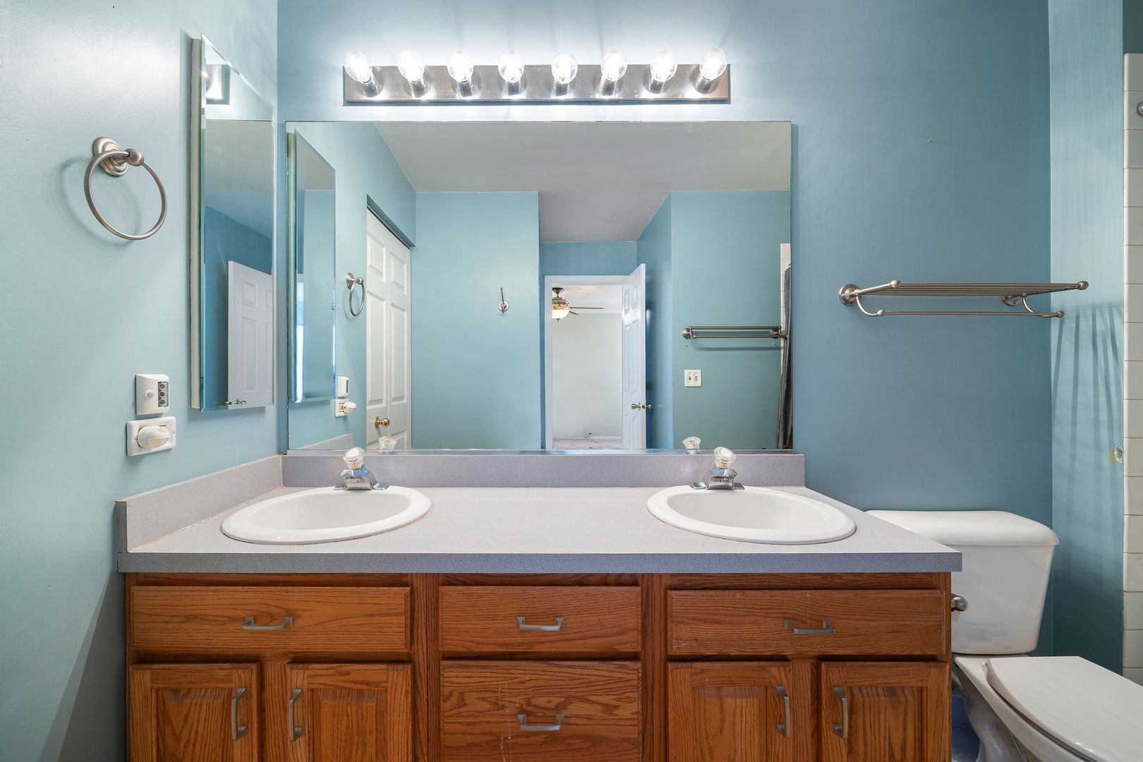 2067 Peach Tree Lane Algonquin, IL 60102 - Photo 13 of 18 a bathroom with a sink and a mirror