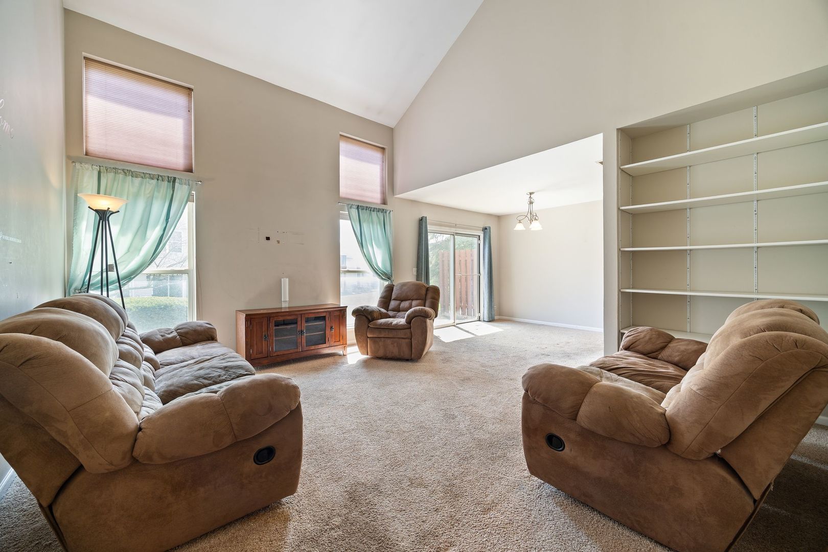 2067 Peach Tree Lane Algonquin, IL 60102 - Photo 4 of 18 a living room with furniture and a large window
