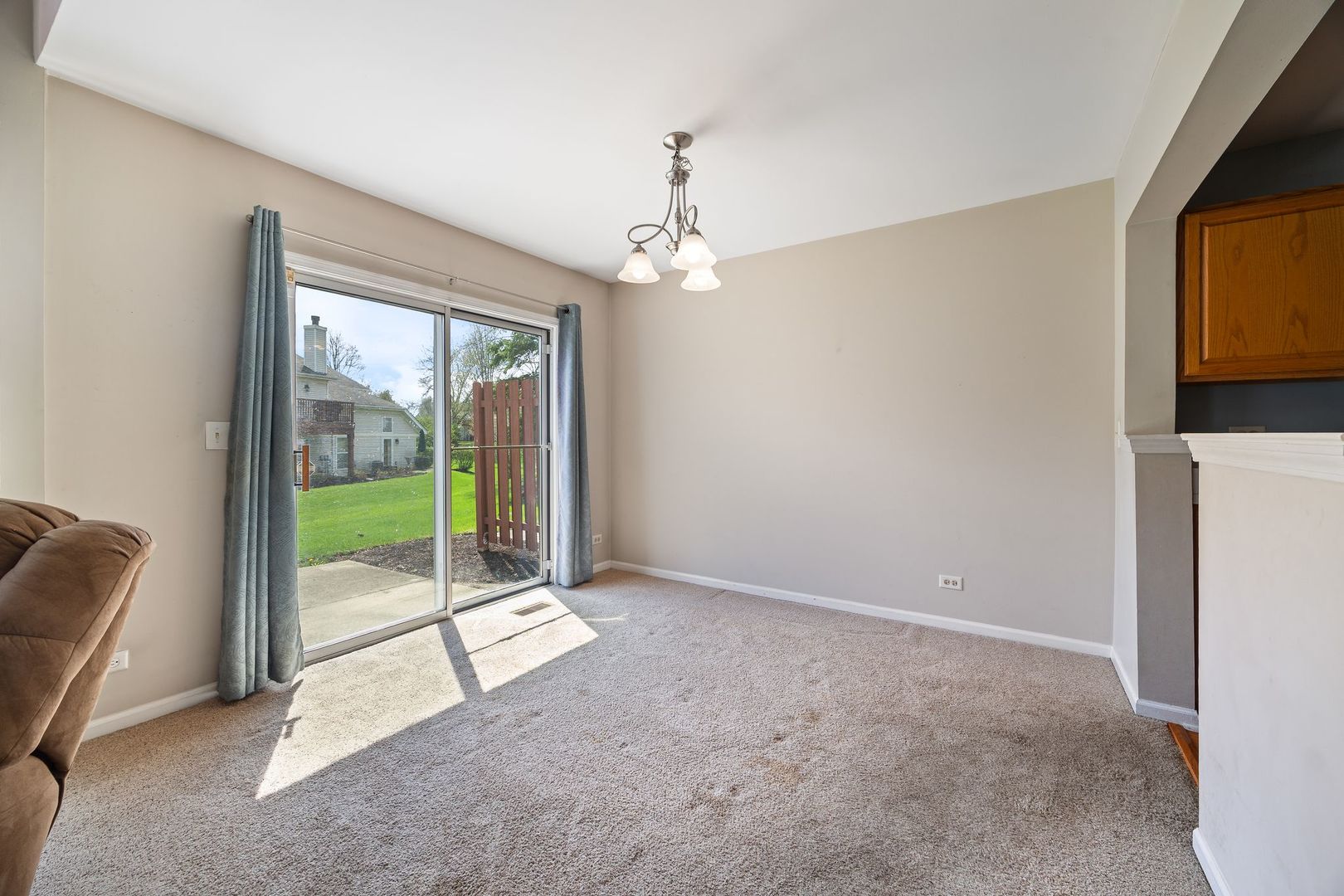 2067 Peach Tree Lane Algonquin, IL 60102 - Photo 7 of 18 a view of an entryway with garden