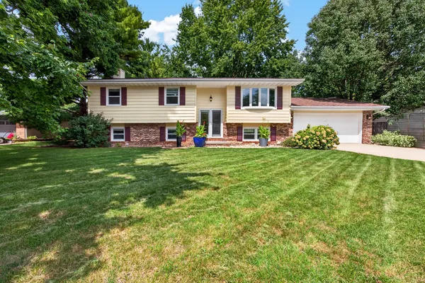 $295,000 | 1710 Ebel Drive, Normal, IL 61761