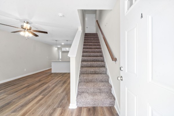 512 Edlin Street Clarksville, TN 37043 - Photo 2 of 20 a view of entryway and hall with wooden floor