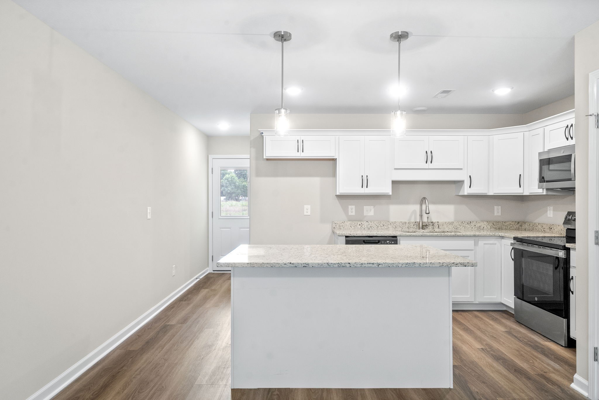 512 Edlin Street Clarksville, TN 37043 - Photo 6 of 20 a kitchen with stainless steel appliances granite countertop a sink a stove and a granite counter tops