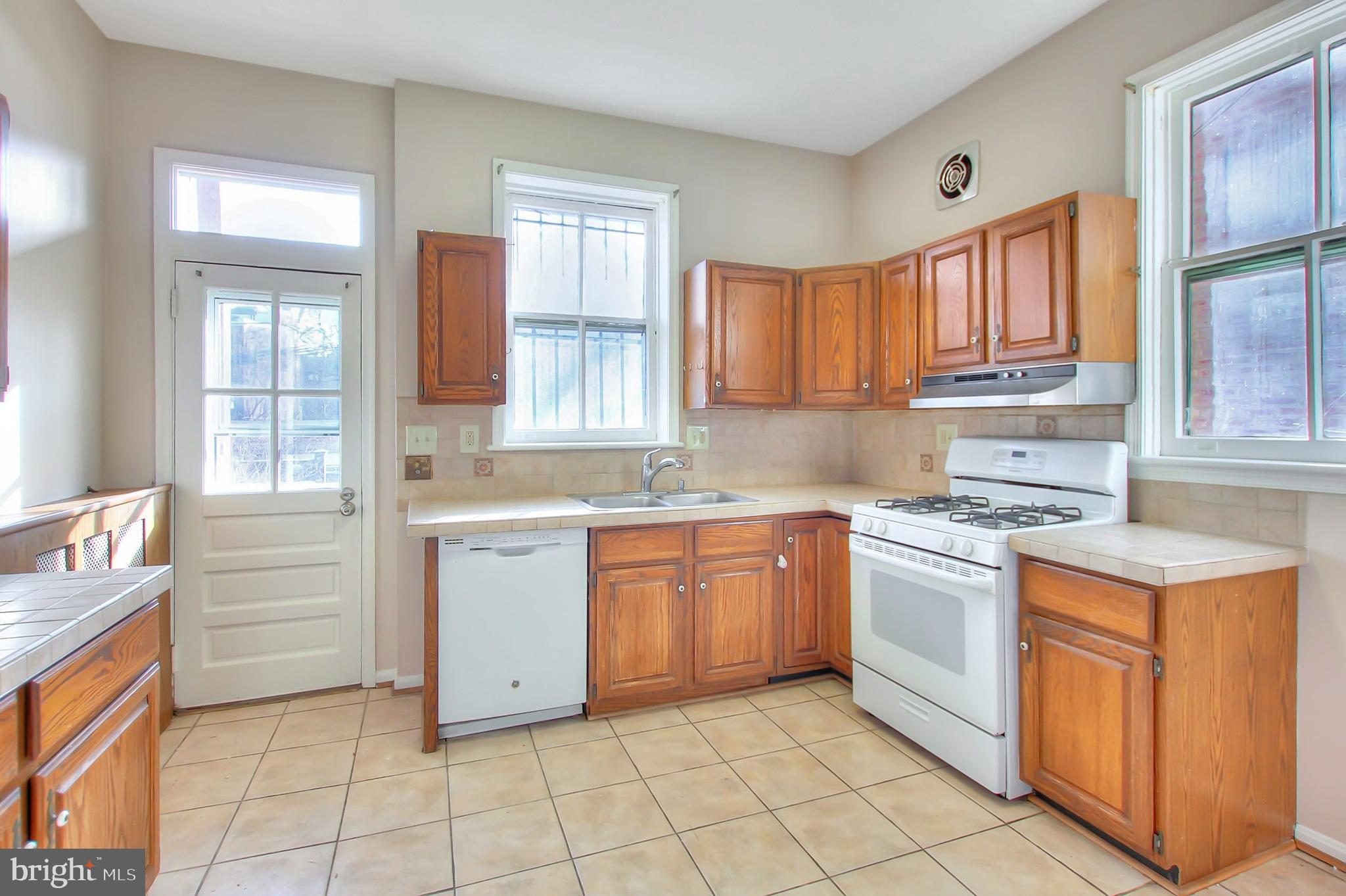 1756 Park Road Northwest Washington, DC 20010 - Photo 20 of 61