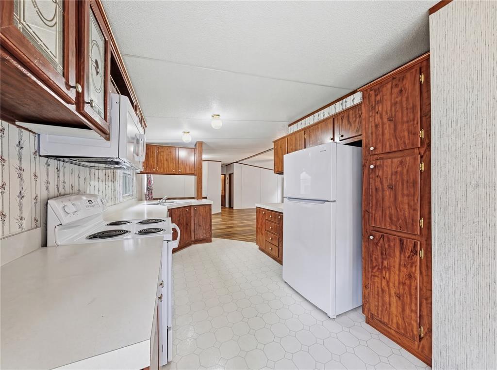 21210 137th Drive O'Brien, FL 32071 - Photo 10 of 49 a view of kitchen with furniture and a refrigerator