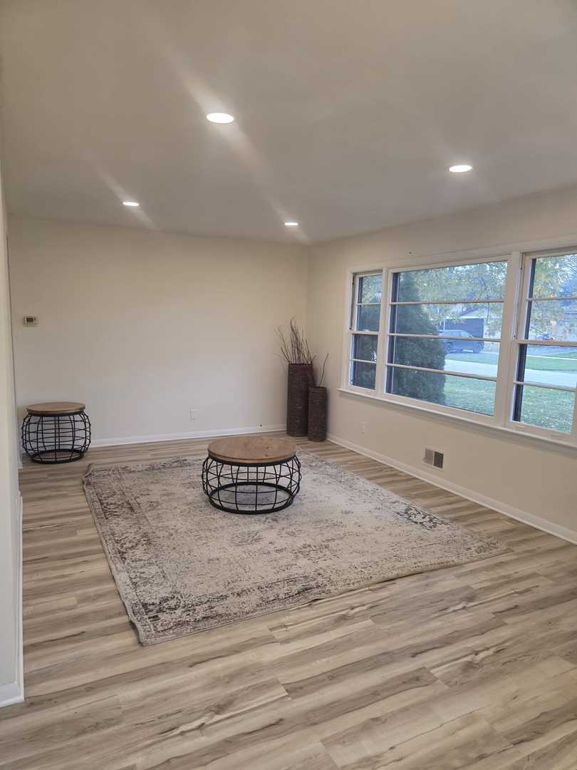 4905 143rd Place Midlothian, IL 60445 - Photo 13 of 17 a view of an empty room and window