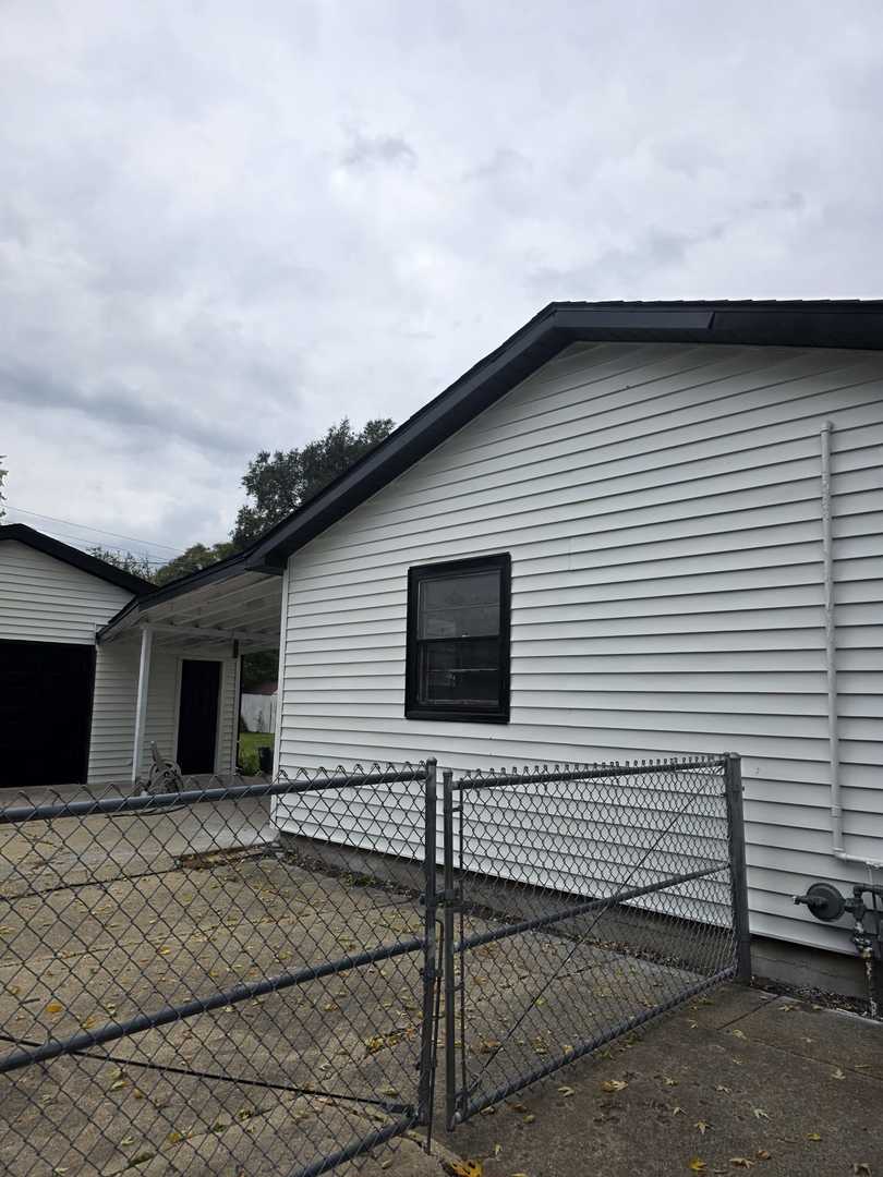 4905 143rd Place Midlothian, IL 60445 - Photo 14 of 17 a view of a house with backyard