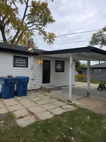 $2,500 | 4905 143rd Place, Midlothian, IL 60445