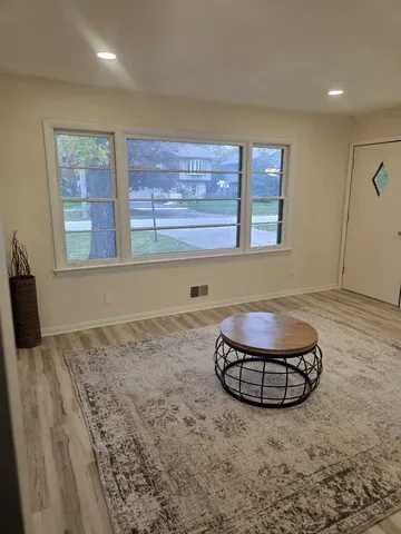 $2,500 | 4905 143rd Place, Midlothian, IL 60445