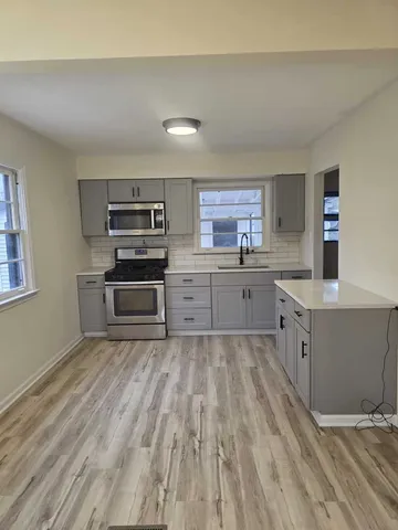 $2,500 | 4905 143rd Place, Midlothian, IL 60445