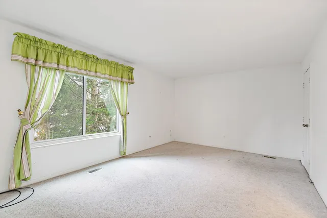 $445,000 | 25 Shoreline Road, Unit D, Lake Barrington, IL 60010