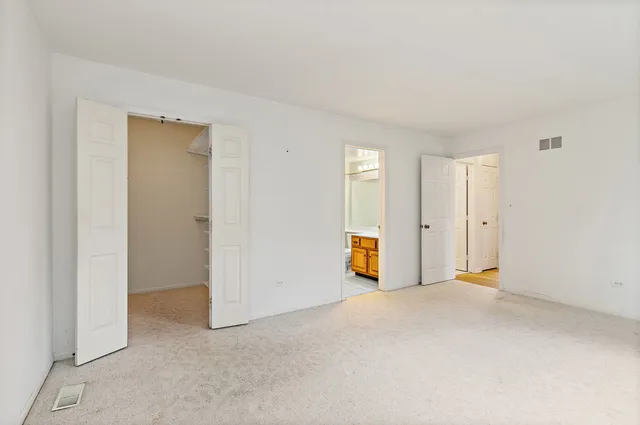 $445,000 | 25 Shoreline Road, Unit D, Lake Barrington, IL 60010