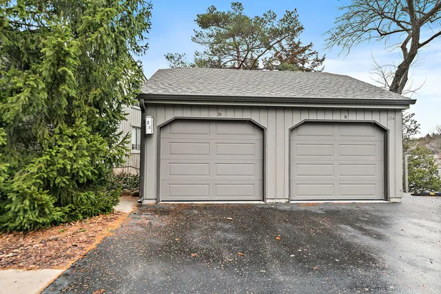 $445,000 | 25 Shoreline Road, Unit D, Lake Barrington, IL 60010