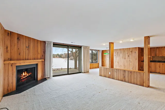 $445,000 | 25 Shoreline Road, Unit D, Lake Barrington, IL 60010