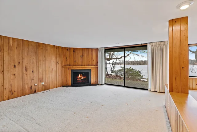 $445,000 | 25 Shoreline Road, Unit D, Lake Barrington, IL 60010