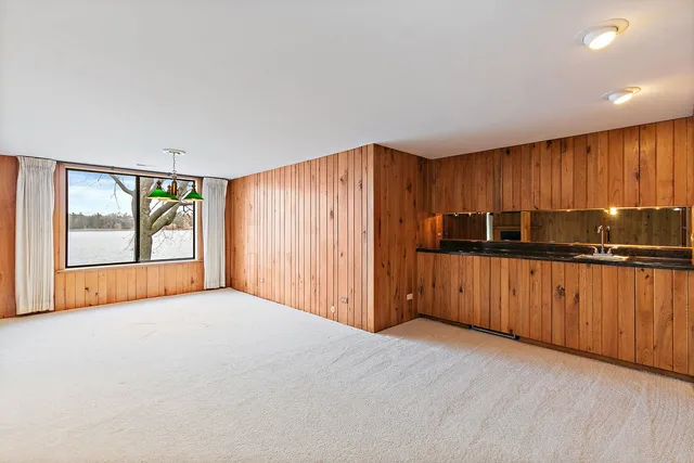 $445,000 | 25 Shoreline Road, Unit D, Lake Barrington, IL 60010