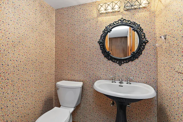 $445,000 | 25 Shoreline Road, Unit D, Lake Barrington, IL 60010