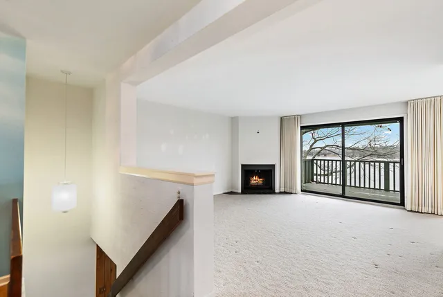 $445,000 | 25 Shoreline Road, Unit D, Lake Barrington, IL 60010