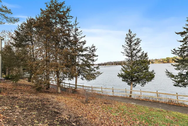 $445,000 | 25 Shoreline Road, Unit D, Lake Barrington, IL 60010