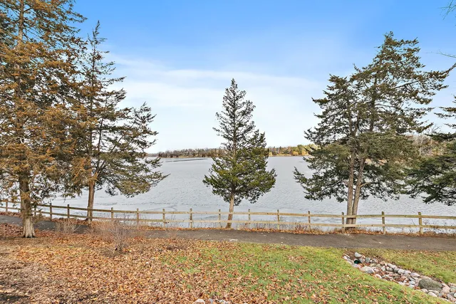 $445,000 | 25 Shoreline Road, Unit D, Lake Barrington, IL 60010